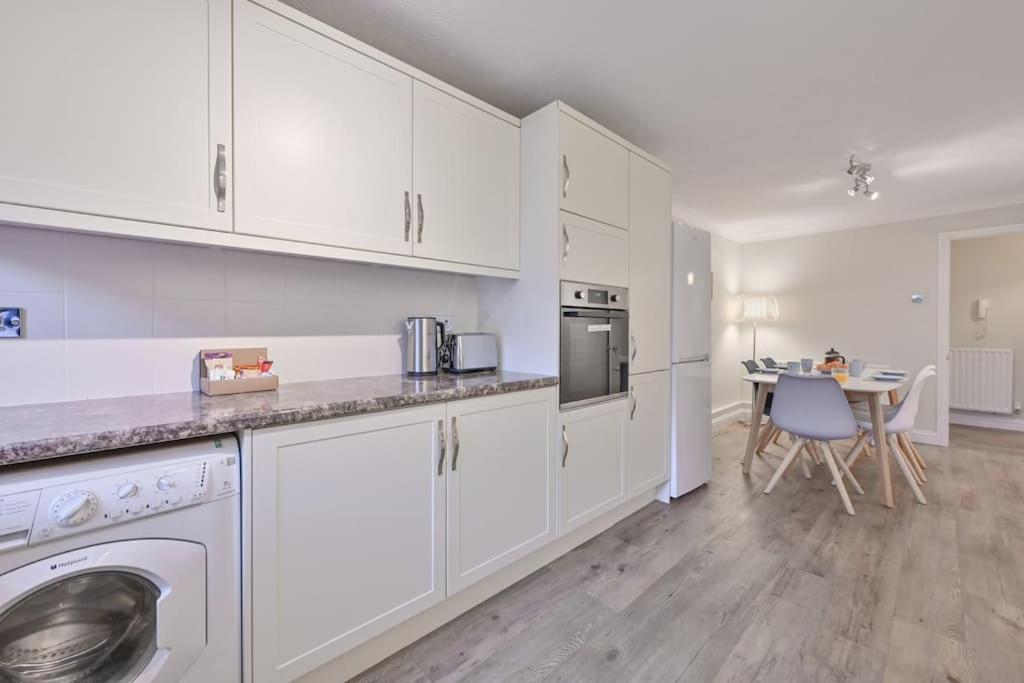 Spacious Sandbanks Apartment Near Beach And Bars With Free Parking 浦耳 外观 照片
